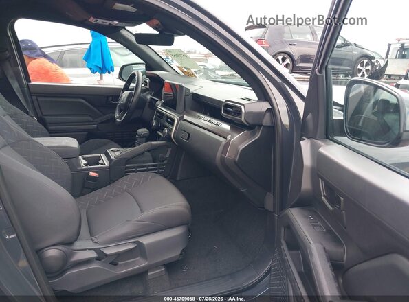 3TYKB5FNXTT035881 2026 TOYOTA TACOMA Gray Widok wnętrza z przodu