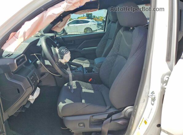 3TYKD5HN1TT047733 2026 TOYOTA TACOMA White Vista interior delantera