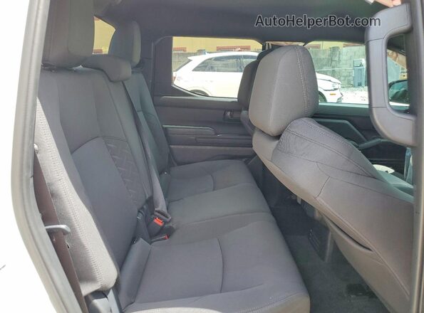 3TYKD5HN1TT047733 2026 TOYOTA TACOMA White Vista de los asientos traseros