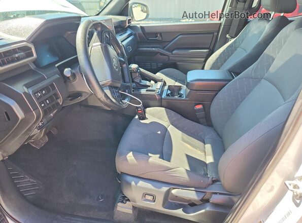3TYKD5HN4ST037776 2025 TOYOTA TACOMA White Widok wnętrza z przodu