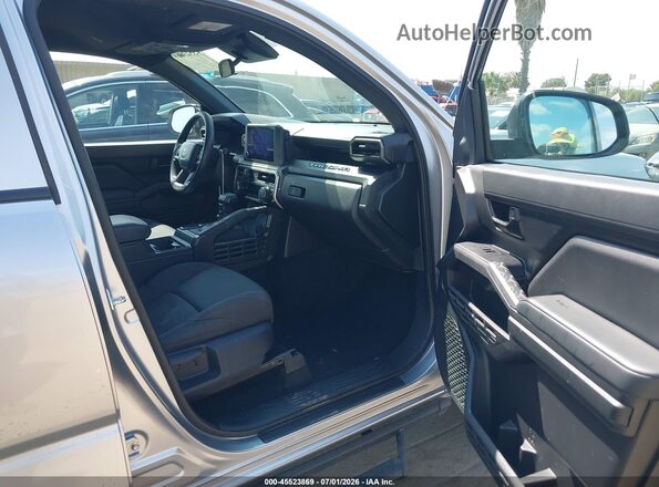 3TYKD5HN5ST029122 2025 TOYOTA TACOMA Silver წინა სალონის ხედი