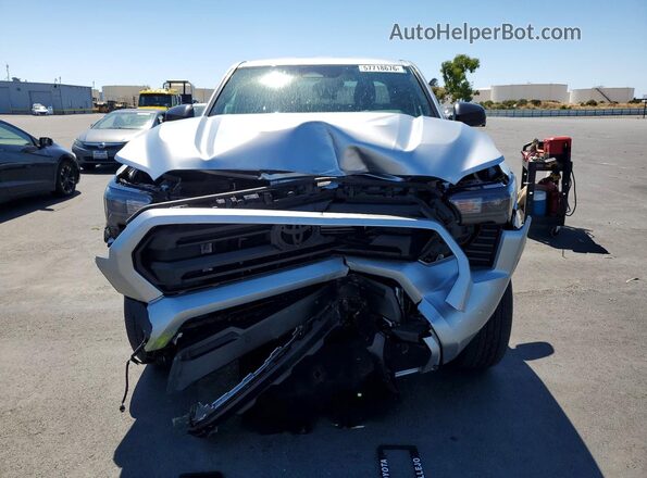 3TYKD5HN6RT008886 2024 TOYOTA TACOMA Silver Widok z przodu