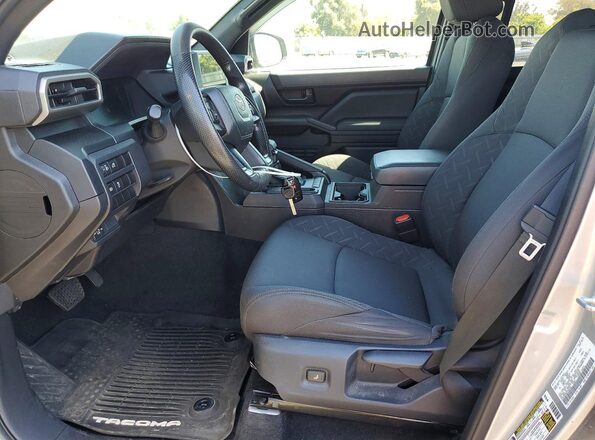 3TYKD5HN6RT008886 2024 TOYOTA TACOMA Silver Widok wnętrza z przodu