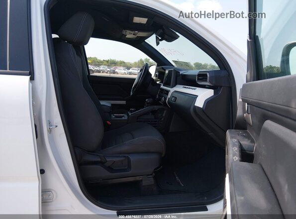 3TYLB5JN1RT005673 2024 TOYOTA TACOMA White Вид салону спереду