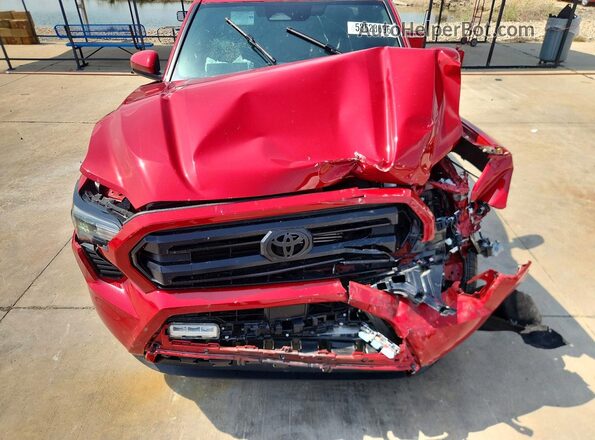 3TYLB5JN1ST079083 2025 TOYOTA TACOMA Red Вид задньої частини салону