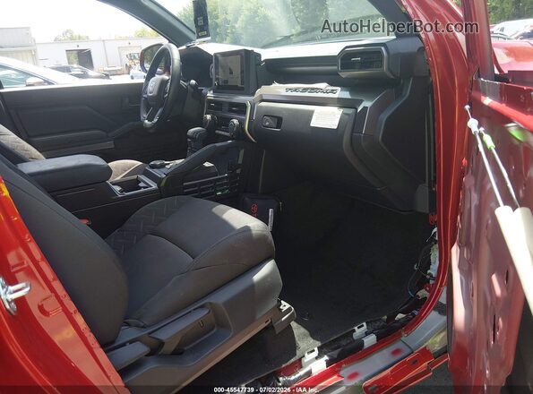 3TYLB5JN1TT111113 2026 TOYOTA TACOMA Red Widok wnętrza z przodu