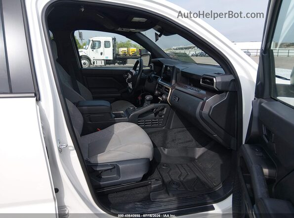 3TYLB5JN3ST071308 2025 TOYOTA TACOMA White Front interior view