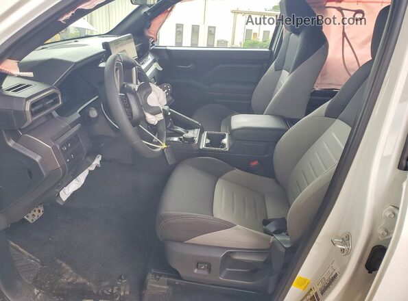 3TYLB5JN3ST098055 2025 TOYOTA TACOMA White Widok wnętrza z przodu