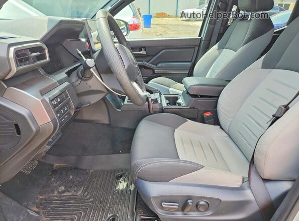 3TYLB5JNXRT059327 2024 TOYOTA TACOMA Silver Vista interior delantera