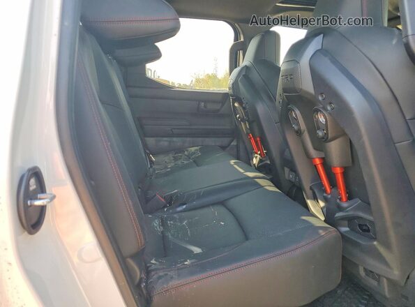 3TYLC5LN4TT052486 2026 TOYOTA TACOMA White Widok tylnych siedzeń