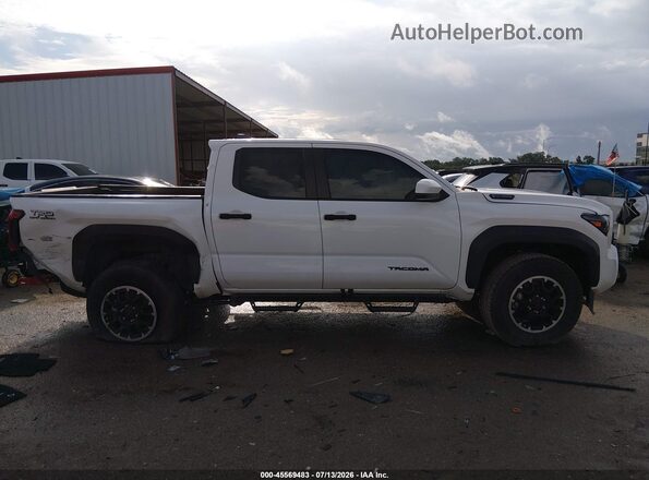 3TYLC5LN5ST044668 2025 TOYOTA TACOMA HYBRID White Widok wnętrza z tyłu