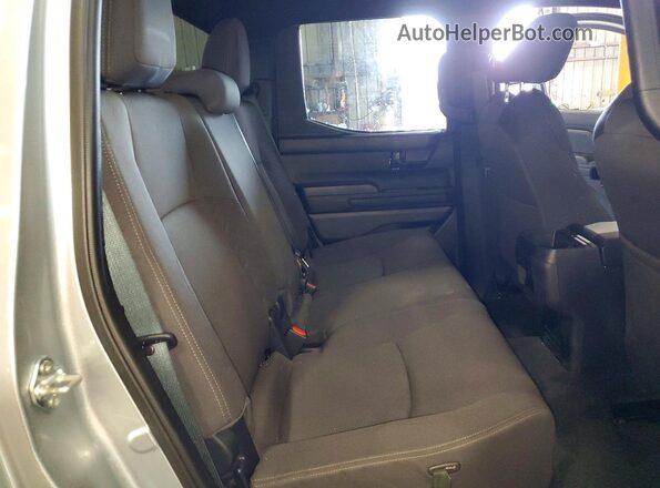 3TYLD5KN5ST012074 2025 TOYOTA TACOMA Silver Հետևի նստատեղերի տեսք
