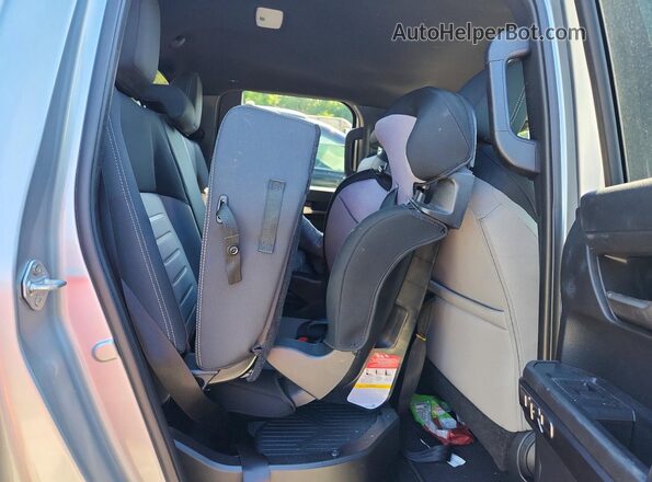 3TYLE5JN5ST104705 2025 TOYOTA TACOMA Gray Вид задніх сидінь