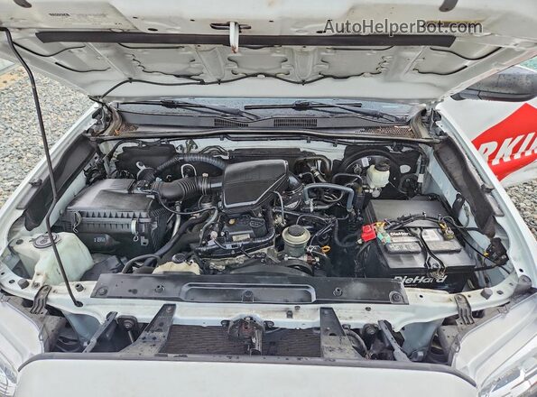3TYRX5GN5NT056123 2022 TOYOTA TACOMA White Widok wnętrza z tyłu