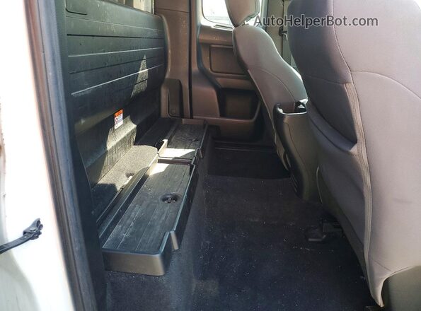 3TYRX5GN9NT048980 2022 TOYOTA TACOMA White Widok tylnych siedzeń