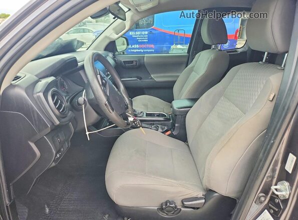 3TYRZ5CN3NT019961 2022 TOYOTA TACOMA Gray Front interior view