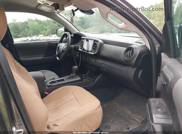 3TYRZ5CN5MT008796 2021 TOYOTA TACOMA Gray Front interior view