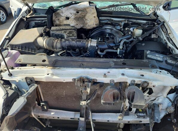 3TYSZ5AN8PT132828 2023 TOYOTA TACOMA White Սալոնի հետևի տեսք