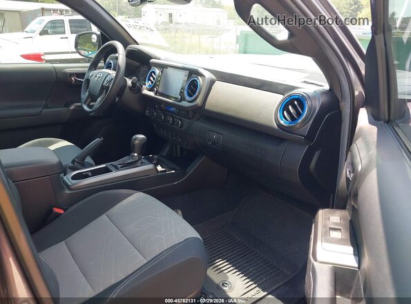 3TYSZ5AN9NT098153 2022 TOYOTA TACOMA Серый Вид салона спереди