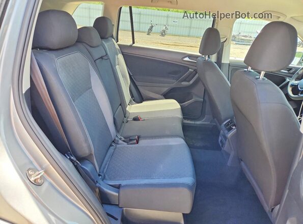 3VV0B7AX3MM115730 2021 VOLKSWAGEN TIGUAN Silver Widok wnętrza z tyłu