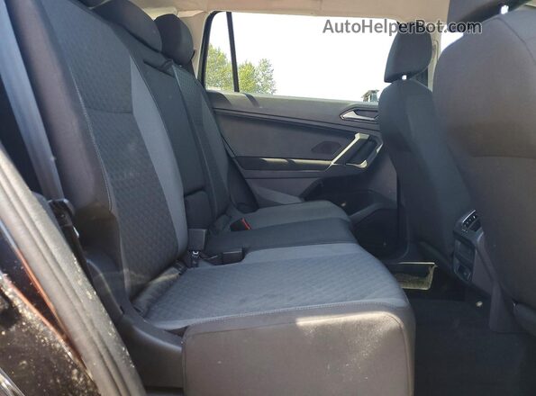 3VV0B7AX5JM080622 2018 VOLKSWAGEN TIGUAN Black Սալոնի հետևի տեսք