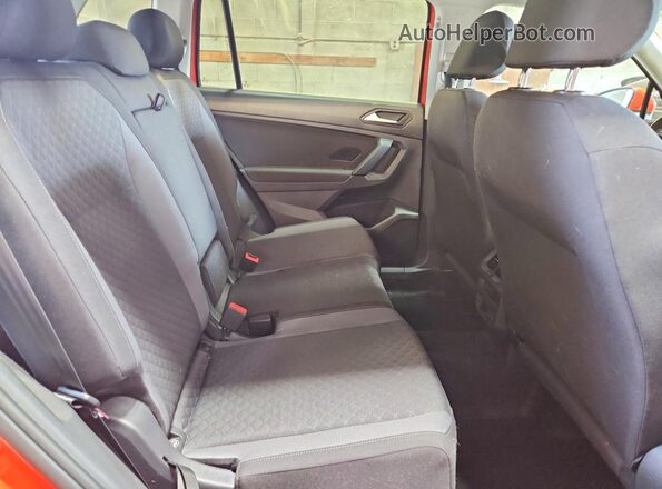 3VV0B7AX5KM118030 2019 VOLKSWAGEN TIGUAN Orange Rear interior view