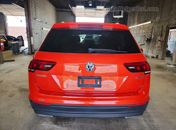 3VV0B7AX5KM118030 2019 VOLKSWAGEN TIGUAN Orange Rear view