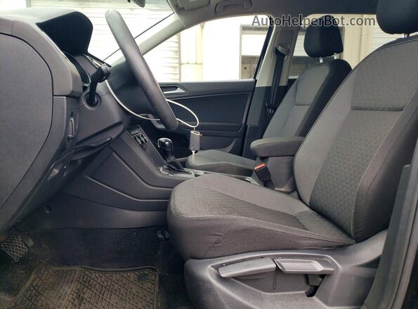 3VV0B7AX6MM023902 2021 VOLKSWAGEN TIGUAN Gray Front interior view