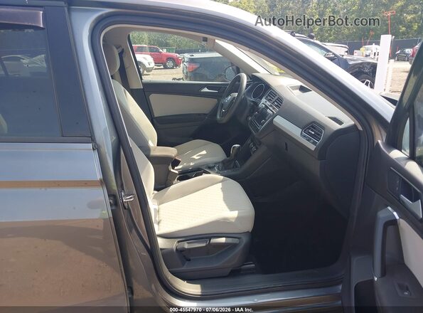 3VV0B7AX8JM014968 2018 VOLKSWAGEN TIGUAN Gray Widok wnętrza z przodu