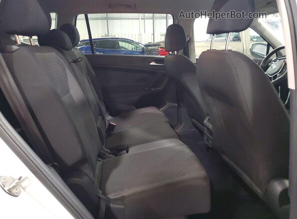 3VV0B7AX8JM047968 2018 VOLKSWAGEN TIGUAN Белый Вид задней части салона