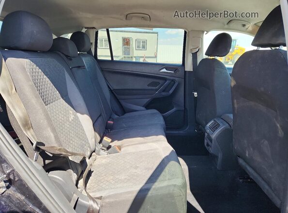 3VV0B7AX8JM088102 2018 VOLKSWAGEN TIGUAN Black Widok wnętrza z tyłu