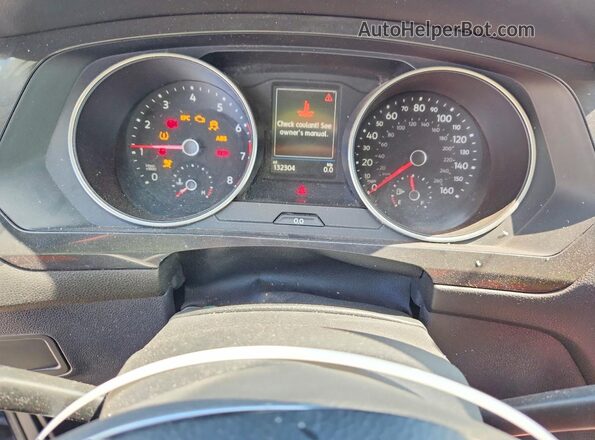 3VV0B7AX8JM088102 2018 VOLKSWAGEN TIGUAN Black Widok zestawu wskaźników