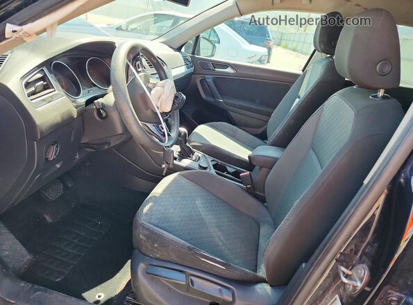 3VV0B7AX8JM088102 2018 VOLKSWAGEN TIGUAN Black Widok wnętrza z przodu