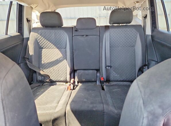 3VV0B7AX8JM088102 2018 VOLKSWAGEN TIGUAN Black Widok tylnych siedzeń