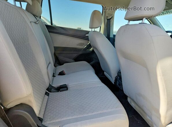 3VV0B7AX9KM194480 2019 VOLKSWAGEN TIGUAN White Вид задньої частини салону