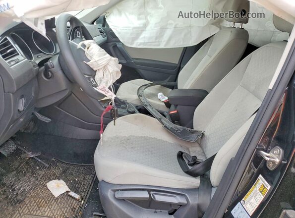 3VV0B7AX9LM138864 2020 VOLKSWAGEN TIGUAN Black Вид салону спереду