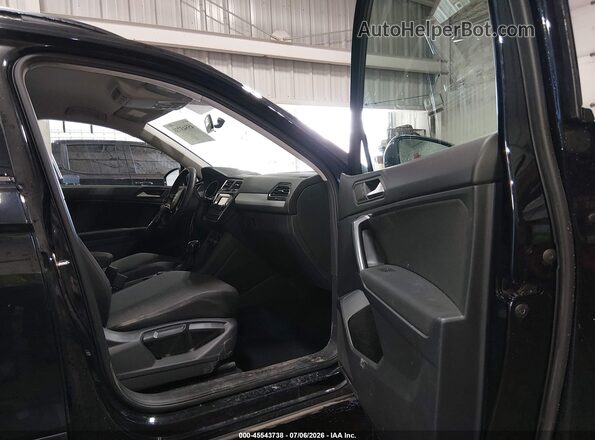 3VV0B7AX9MM043254 2021 VOLKSWAGEN TIGUAN Black Front interior view