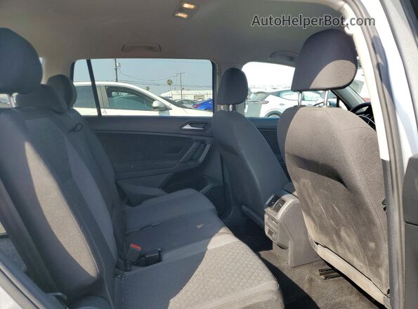 3VV1B7AX0KM125911 2019 VOLKSWAGEN TIGUAN Silver Widok wnętrza z tyłu