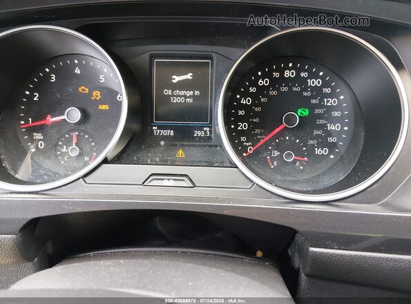 3VV1B7AX1JM119128 2018 VOLKSWAGEN TIGUAN Gray Rear seats view