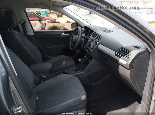 3VV1B7AX1JM119128 2018 VOLKSWAGEN TIGUAN Gray Front interior view