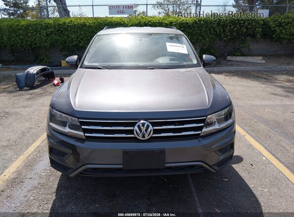 3VV1B7AX1JM119128 2018 VOLKSWAGEN TIGUAN Gray Rear interior view