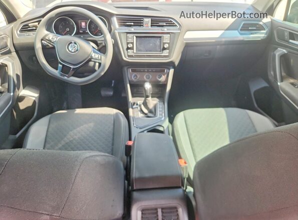 3VV1B7AX1LM052761 2020 VOLKSWAGEN TIGUAN Черный Вид панели приборов