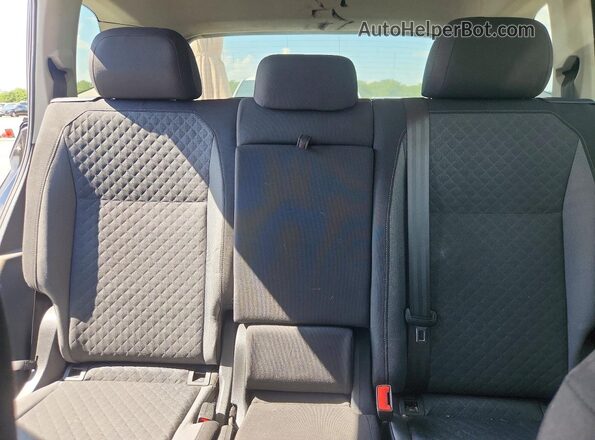 3VV1B7AX1LM052761 2020 VOLKSWAGEN TIGUAN Черный Вид задних сидений