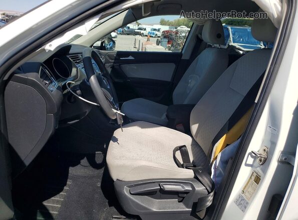 3VV1B7AX1LM076977 2020 VOLKSWAGEN TIGUAN White Front interior view