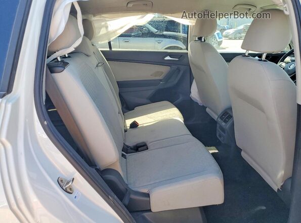 3VV1B7AX1LM076977 2020 VOLKSWAGEN TIGUAN White Rear interior view