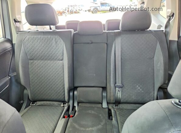 3VV1B7AX2KM088084 2019 VOLKSWAGEN TIGUAN Silver Вид задніх сидінь