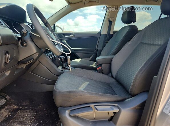 3VV1B7AX2KM088084 2019 VOLKSWAGEN TIGUAN Silver Вид салону спереду