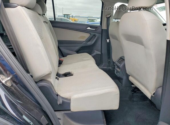3VV1B7AX3LM076821 2020 VOLKSWAGEN TIGUAN Черный Вид задней части салона