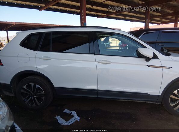3VV1B7AX3NM083710 2022 VOLKSWAGEN TIGUAN White Rear interior view