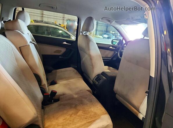 3VV1B7AX4JM040200 2018 VOLKSWAGEN TIGUAN Black Вид задніх сидінь